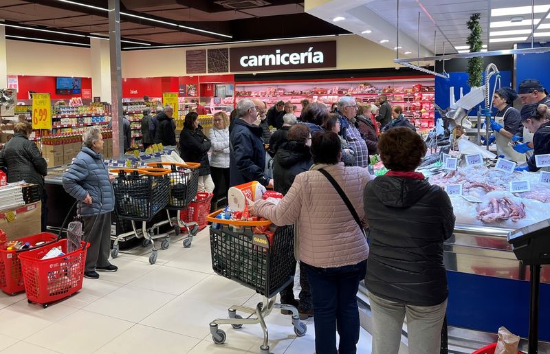 Reapertura del supermercado de la plaza del Barrio Vidal