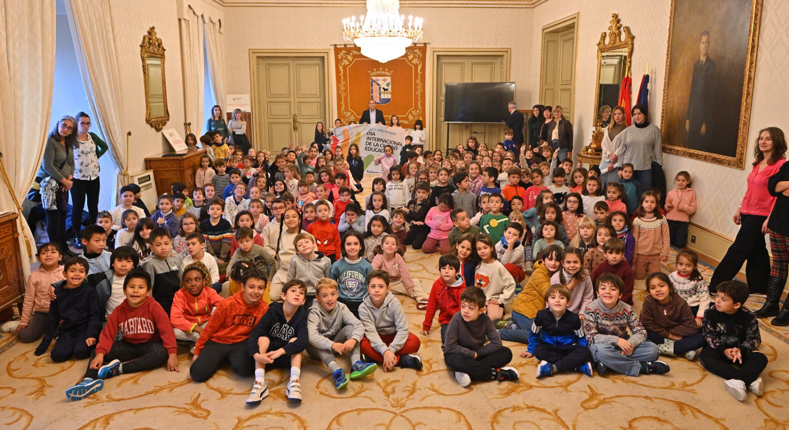 El motivo por el que más de 200 escolares conquistan el Ayuntamiento de Salamanca