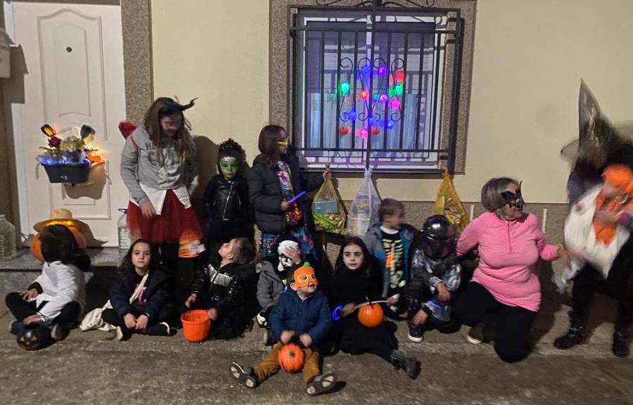 La AV de Águeda conmemora Halloween mientras prepara un rastrillo para diciembre