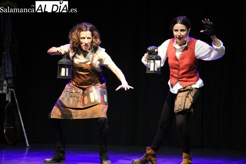 Los escolares del CEIP Manuel Moreno Blanco disfrutan del teatro en Vitigudino con el programa Provincia a Escena