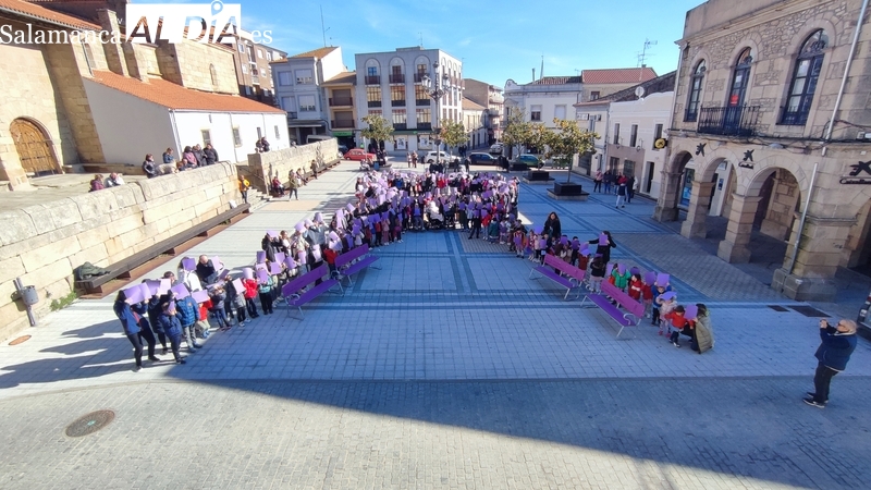 El CEIP Manuel Moreno Blanco y Asprodes dicen en Vitigudino no a la violencia de género