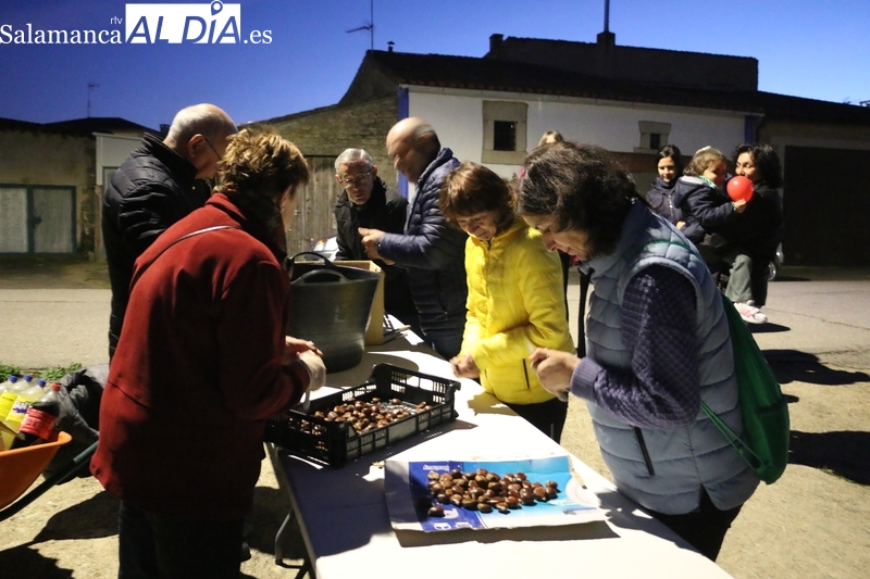 La Asociación El Torito Perdigón retoma su actividad en Valderrodrigo con una castañada 