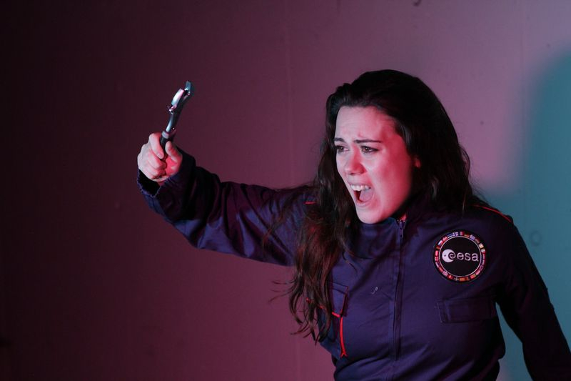 Los salmantinos Lunática estrenan Ío, la fábula de una astronauta sobre el aislamiento