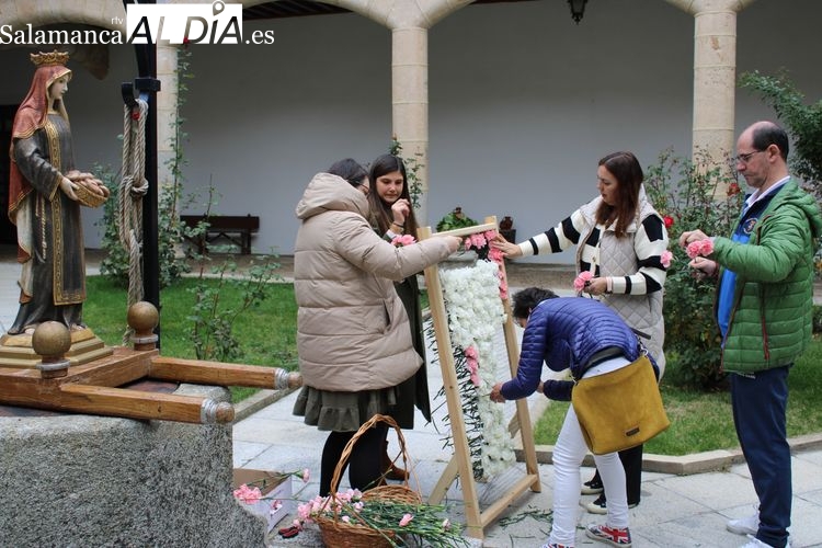 Una ofrenda floral inicia las fiestas en honor a Santa Isabel 