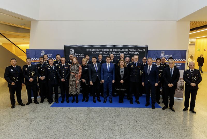 Mañueco anuncia una convocatoria en 2024 para cubrir las vacantes de Policía Local