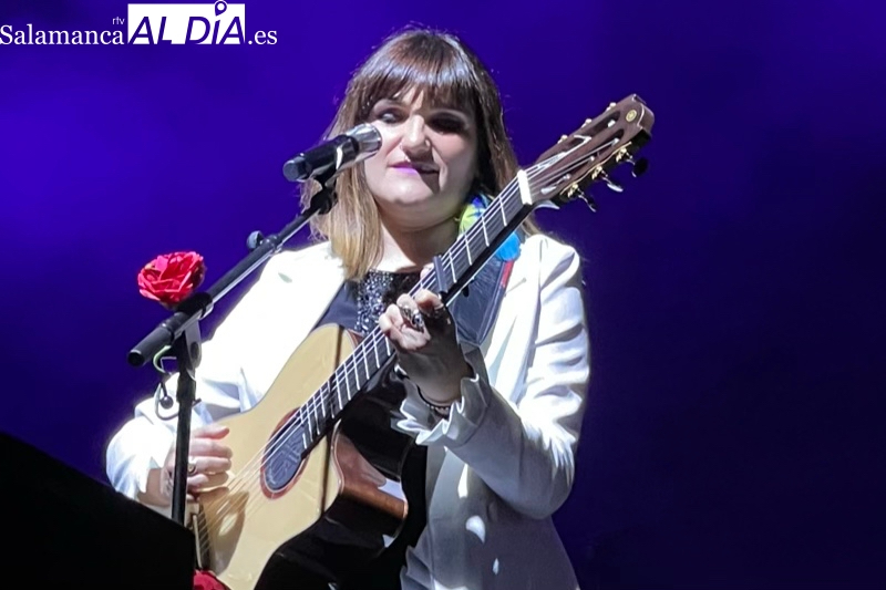 Rozalén, en un acto contra la violencia de género en la USAL 