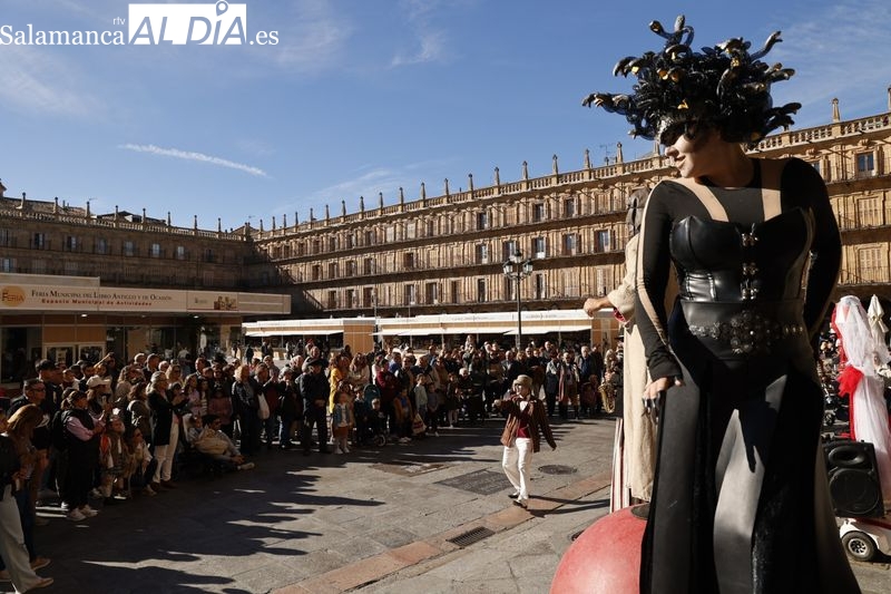 Los malos de los cuentos recorren Salamanca de la mano de los más pequeños
