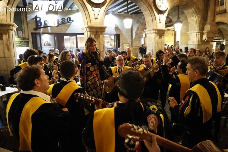 Los tunos toman la Plaza Mayor 