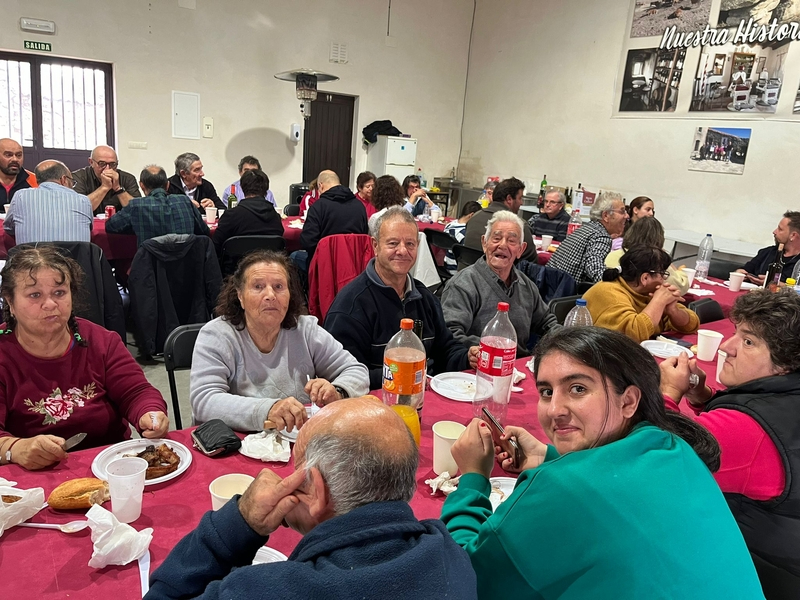 En Gejo de los Reyes hacen frente a la borrasca con un contundente menú