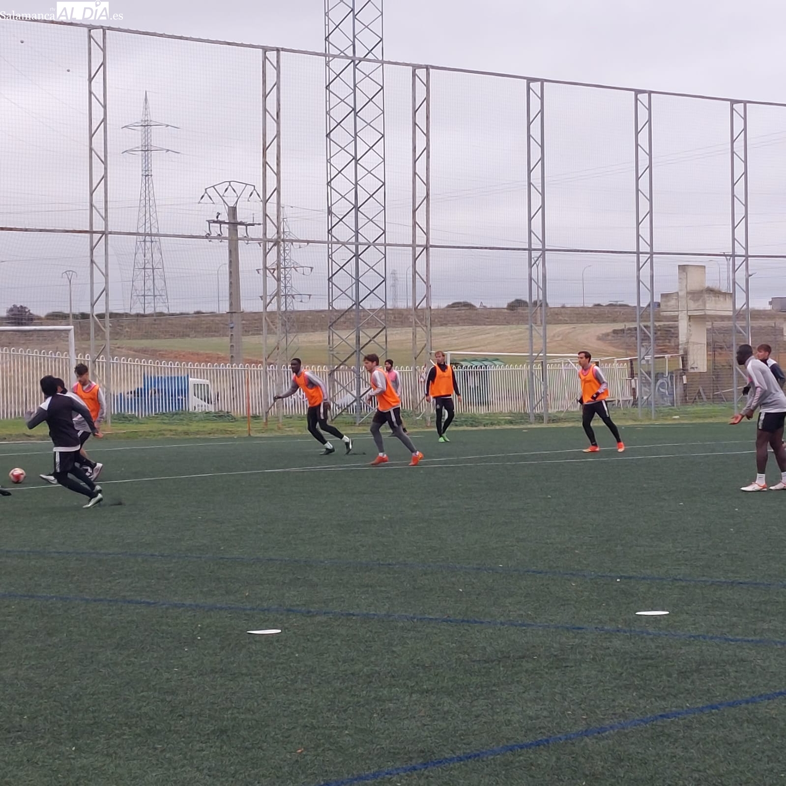 Amaro y Poveda realizan el último entrenamiento del Salamanca UDS antes de visitar al líder