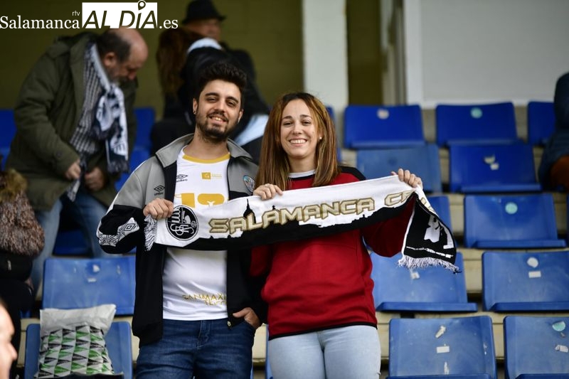 La afición del Salamanca UDS se presenta en León para la final del equipo