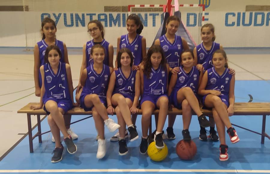 Así luce la nueva vestimenta de los equipos de la Escuela Municipal de Baloncesto Femenino