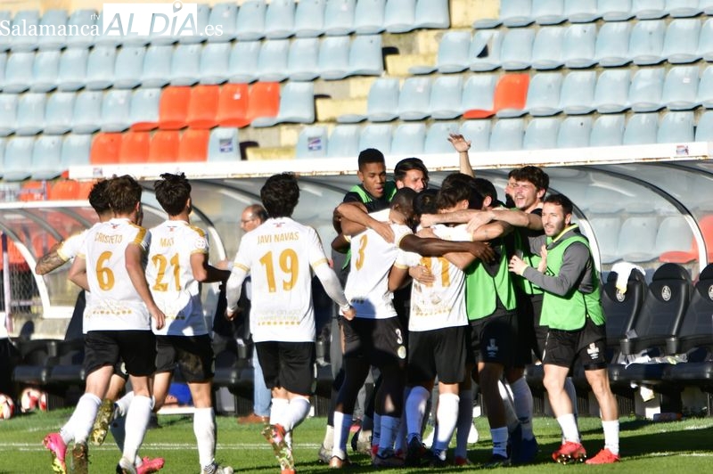 La fiesta del Salamanca UDS está en el campo: victoria merecida y trabajada ante el filial del Burgos (2-0)