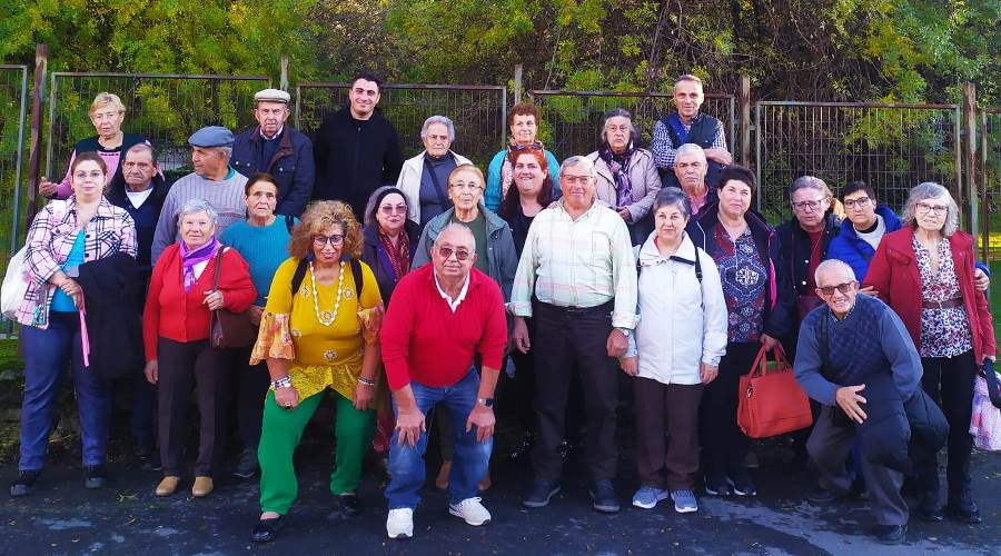 35 personas de la comarca disfrutan de una excursión por tierras de Granadilla