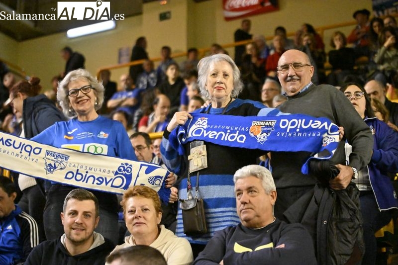 Ambientazo en la Marea Azul en otro partido de Euroliga del Perfumerías Avenida