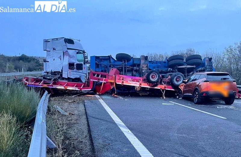 Un muerto y dos heridos tras la colisión de un turismo con un camión grúa en la A-66, en Guijuelo