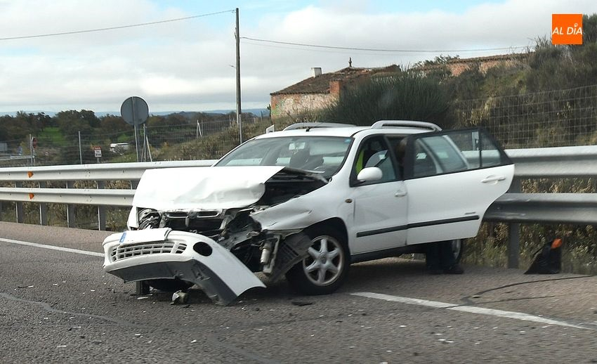 Un doble impacto contra el guardarraíl en la A-62 se salda sin daños físicos de relevancia