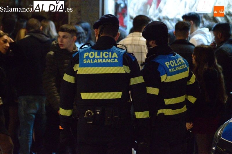Un local de ocio nocturno de la plaza de la Reina dobla el aforo permitido