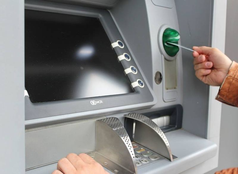 Pillan en Salamanca a un ladrón que estaba pagando compras con un tarjeta que no era suya