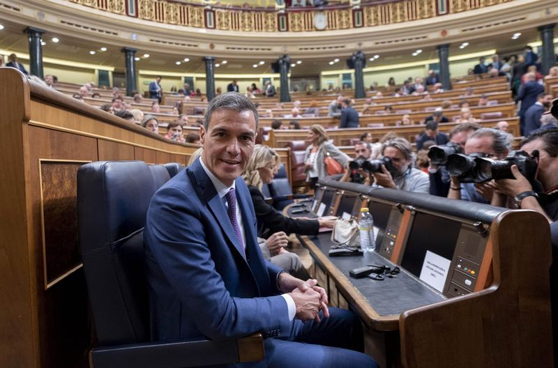 El Congreso acoge el segundo debate de investidura de la legislatura, que Sánchez prevé superar con 179 votos