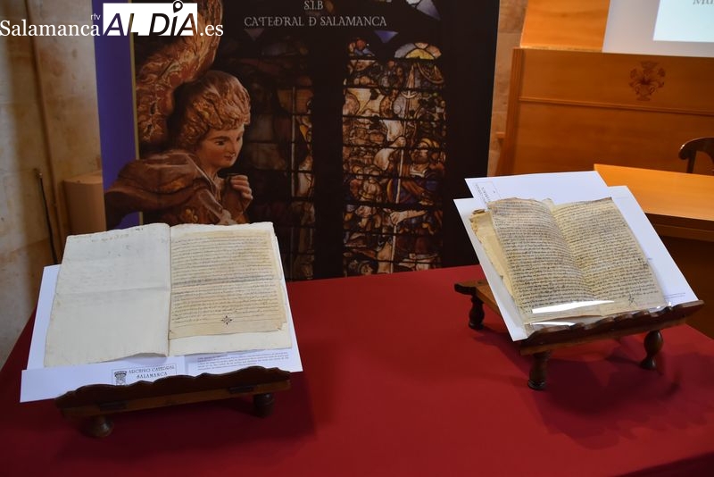 La Guardia Civil en Murcia recupera seis pergaminos medievales de la Catedral de Salamanca