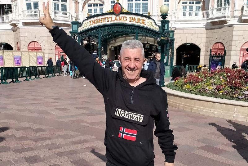 El tiktoker Javi Archi apoya a La Alberca para que sea el pueblo Ferrero Rocher de estas navidades