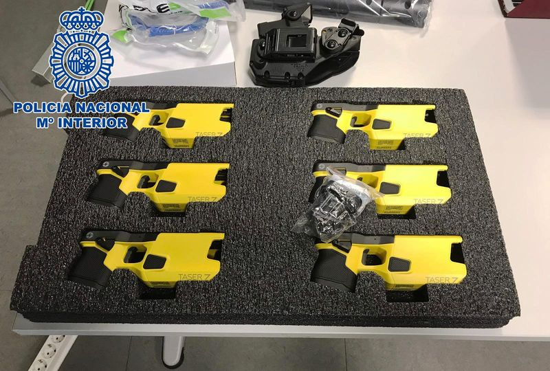 Nuevas pistolas táser para policías de Salamanca