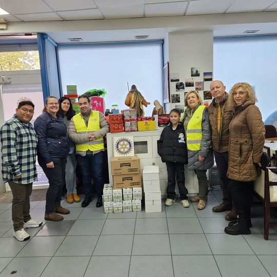 El Rotary Club Salamanca Plaza Mayor dona alimentos al Comedor de los Pobres