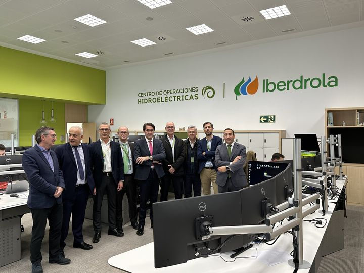 El consejero de Medio Ambiente visita el Centro de Operación Hidroeléctrico de Iberdrola en Salamanca