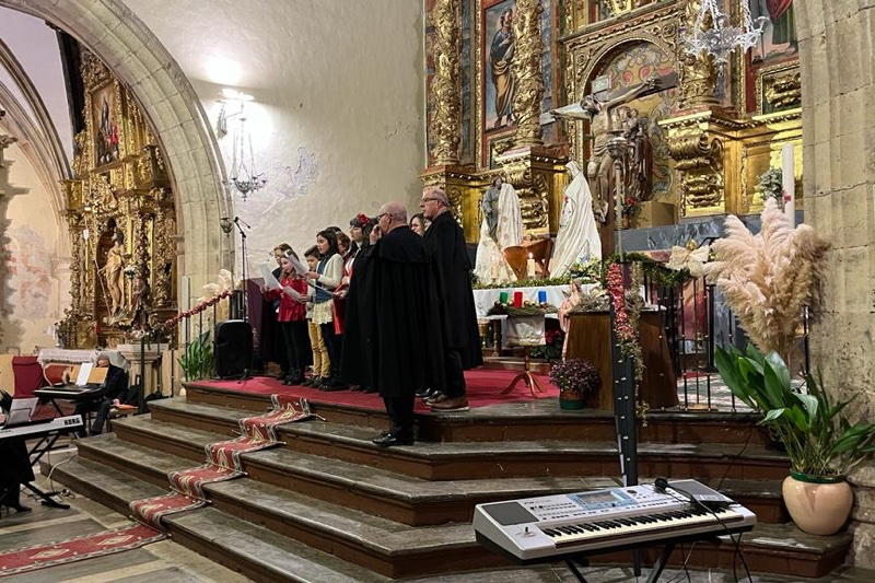 La iglesía parroquial de Palaciosrubios se llena de música y ambiente navideño con el II Festival de villancicos del arciprestazgo