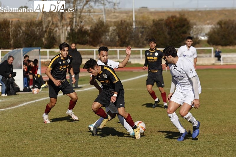 El Ribert se lleva un derbi de infarto ante el filial del Salamanca UDS en el añadido (2-1)
