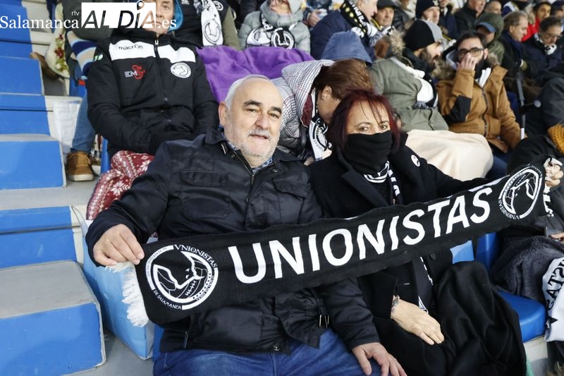 La afición de Unionistas no deja solo al equipo en un partido clave para alzar el vuelo