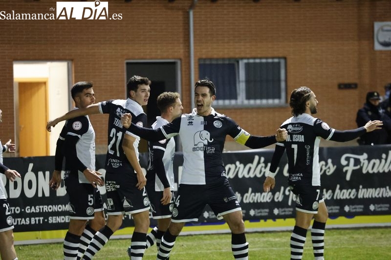 Unionistas hace las paces con la victoria y se abraza a los goles contra el Nástic (2-0)