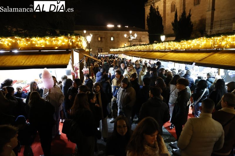 Arranca con gran éxito el Mercado Navideño en la Plaza de Anaya