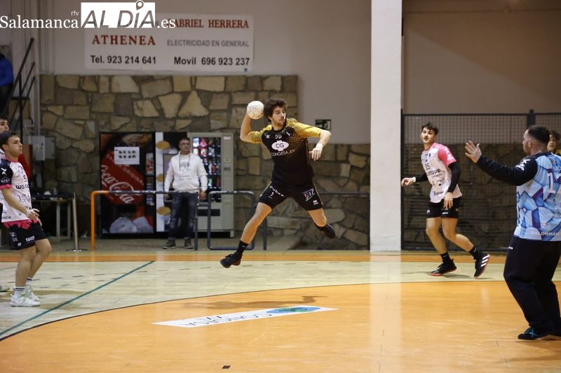 El BM Salamanca gana al BM Balopal con una parada de Víctor Matilla en el último suspiro (29-28)