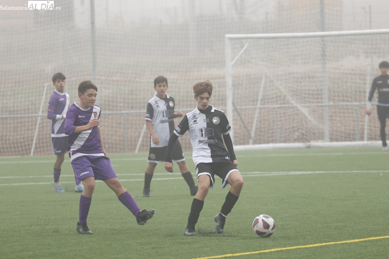 Broche de oro al fútbol base salmantino bajo la niebla para despachar el año