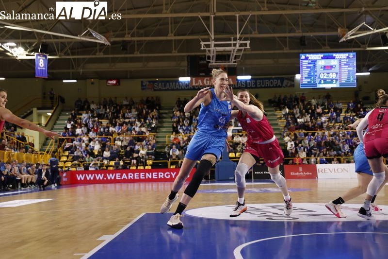 El Perfumerías Avenida vuelve al camino de la victoria ante el Araski y pone el punto final al 2023 con el debut de Hatar (77-57)