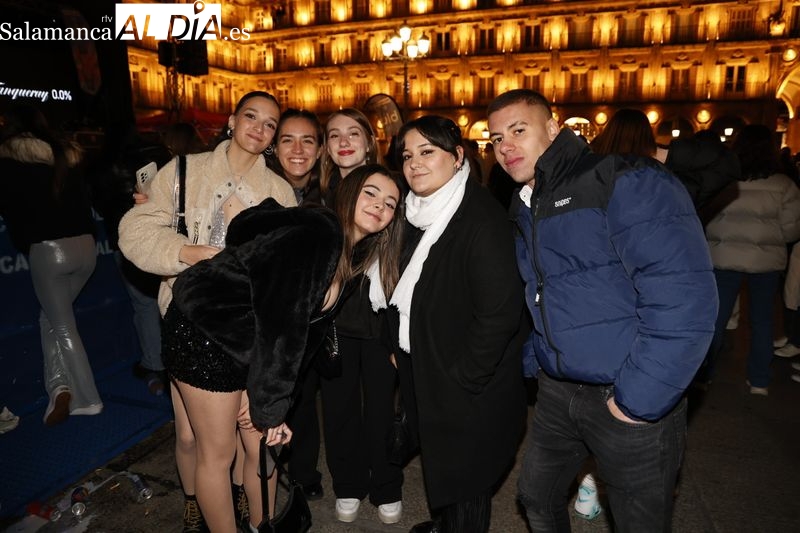 Todas las imágenes de los grupos de jóvenes en el Fin de Año Universitario