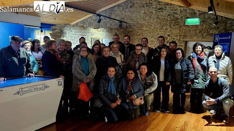 Vecinos de Lumbrales y La Fregeneda descubren Figueira de Castelo Rodrigo en Navidad