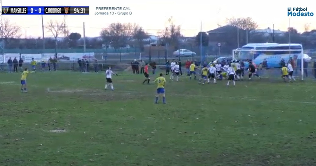 El Ciudad Rodrigo firma tablas sin goles con el líder resistiendo su fuerte arreón final