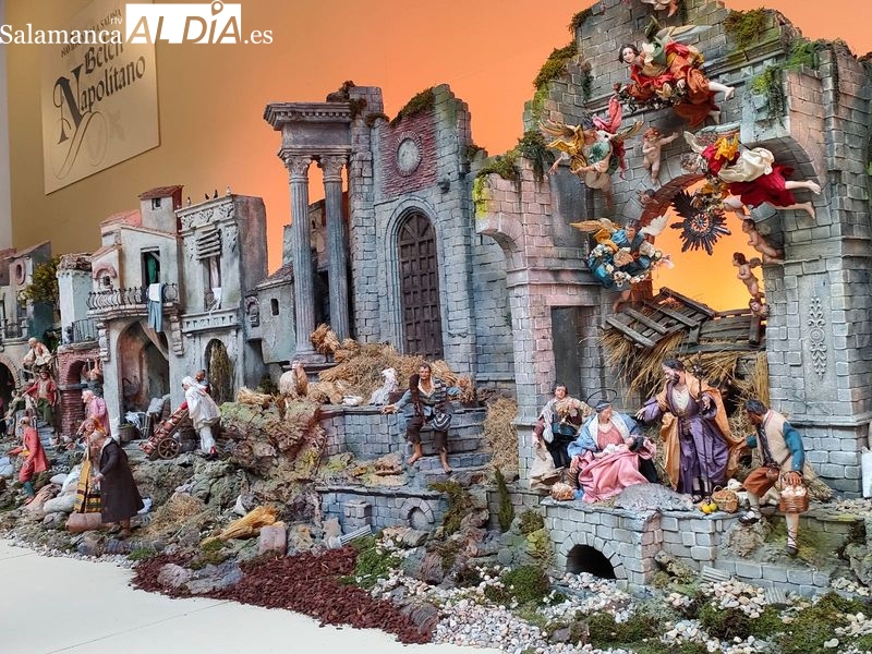 Espectacular Belén napolitano en el Patio de la Salina