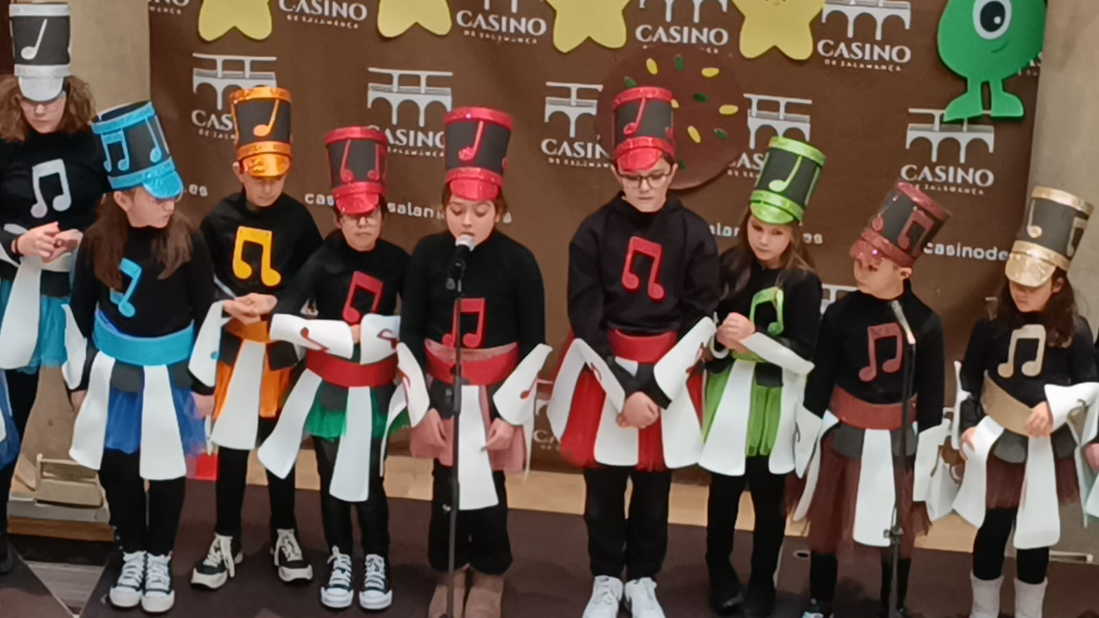 Los pequeños-grandes integrantes del coro ‘Enarmonia’ triunfan en su concierto en el Casino de Salamanca