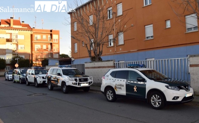 Gran despliegue de la Guardia Civil para detener a un varón en un operativo en la calle Chamberí