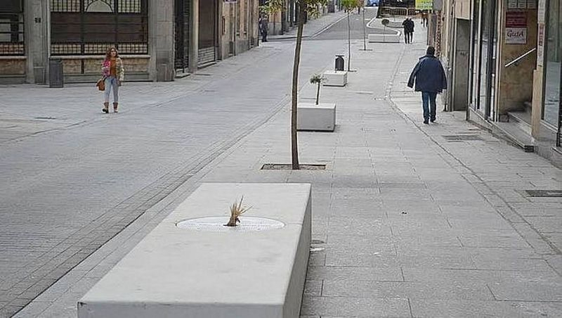 La calle Pozo Amarillo, cerrada al tráfico durante la mañana del lunes