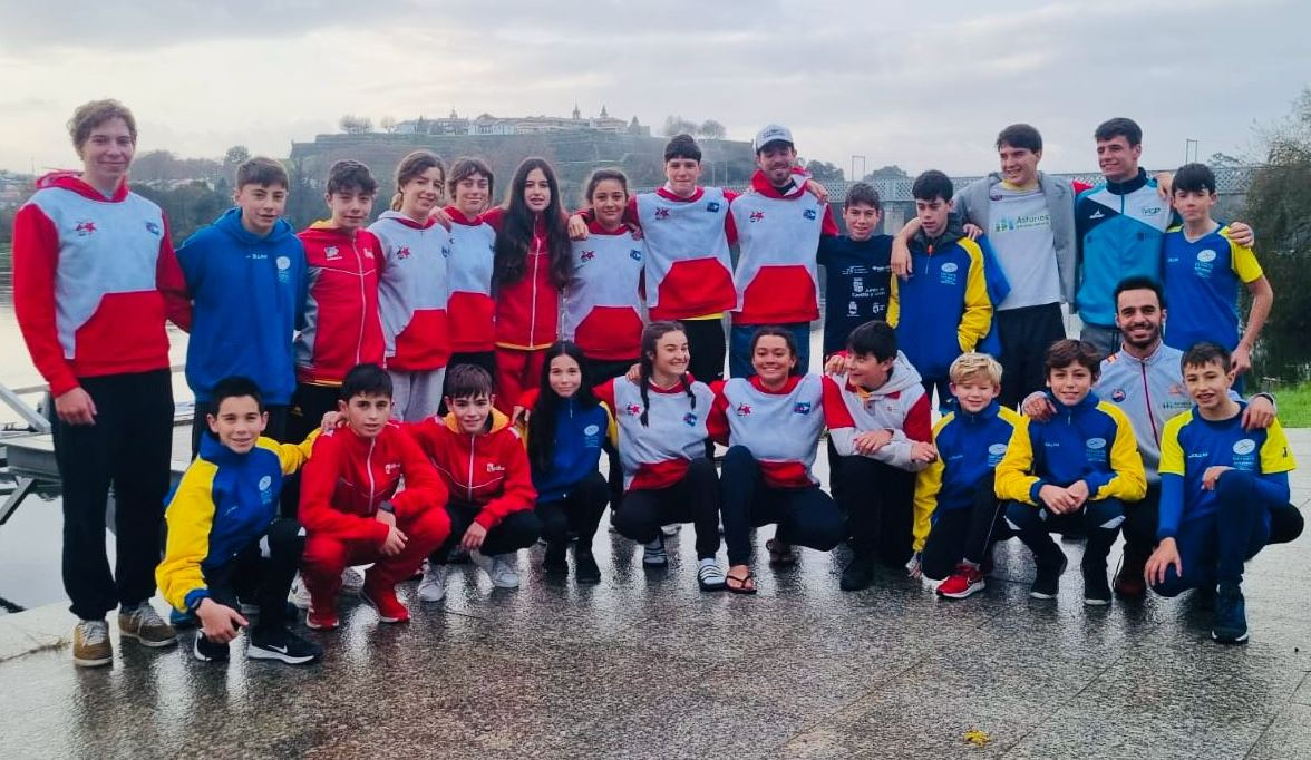 Águeda Dorado participa en una concentración de la Real Federación Española de Piragüismo