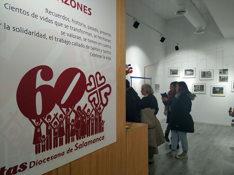 Ya puedes visitar en el CC El Tormes la exposición que repasa los 60 años de Cáritas 