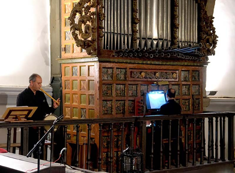José Ramón Cid y Manuel José Gutiérrez felicitan la Navidad tocando en Béjar