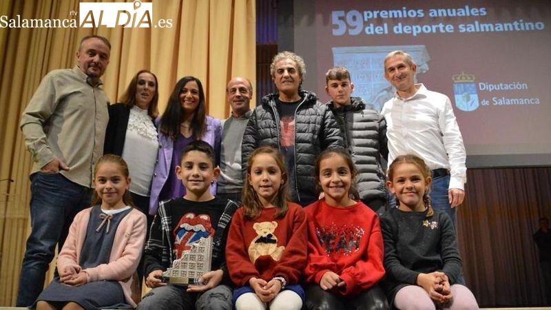 El colegio Liminares de Lumbrales recibe un premio por su contribución al fomento de valores en el deporte escolar
