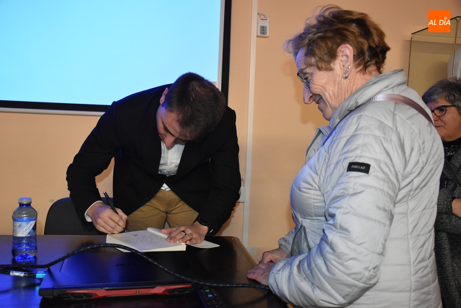 Lleno total en la presentación en Ciudad Rodrigo de la nueva novela de Rubén Juy