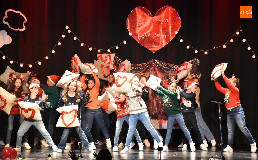 Tradición y modernidad se unen en la apertura con Misioneras-Santa Teresa de las funciones navideñas